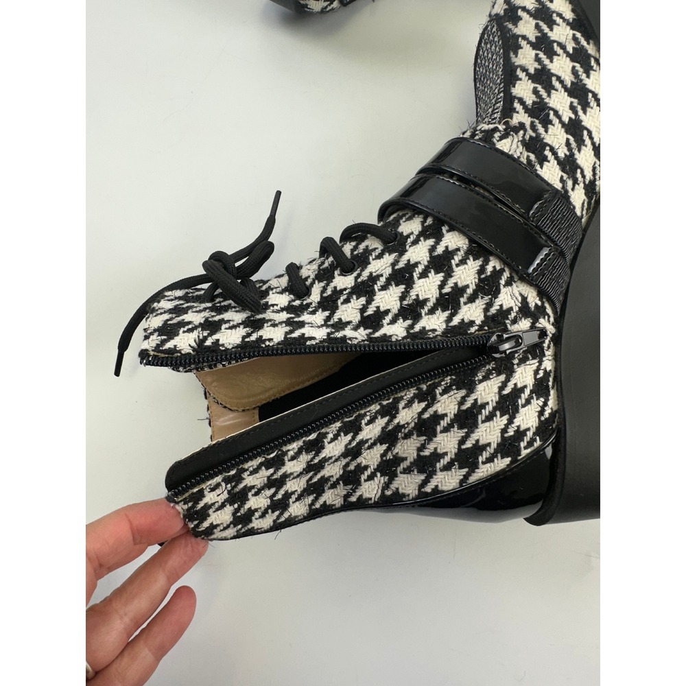 Betsey Johnson Cotton Houndstooth Platform Lug Sole Ankle Boots Black White 8 - Picture 12 of 13